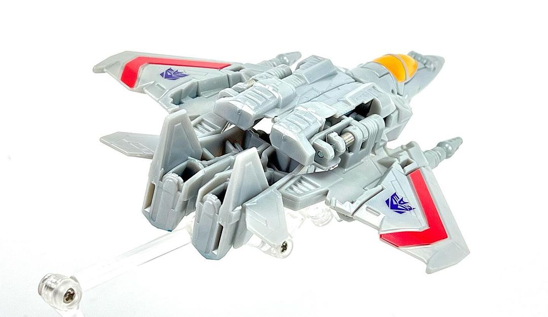 Buzzworthy-Bumblebee-Cyberverse-Starscream-08