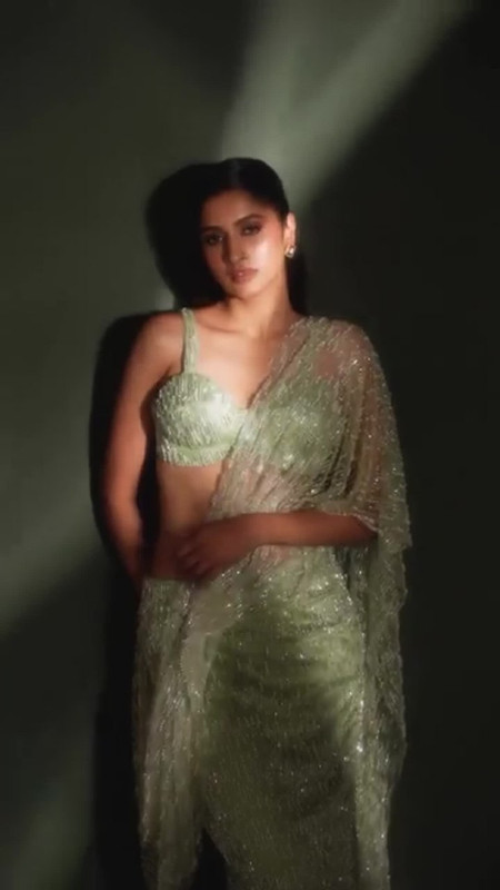 Tanya Ravichandran, Backless Saree Look, Celebrity Saree Style, South Indian Actress Fashion, Saree Trends 2025, Glamorous Saree Looks, Viral Saree Photos, Celebrity Style Inspiration