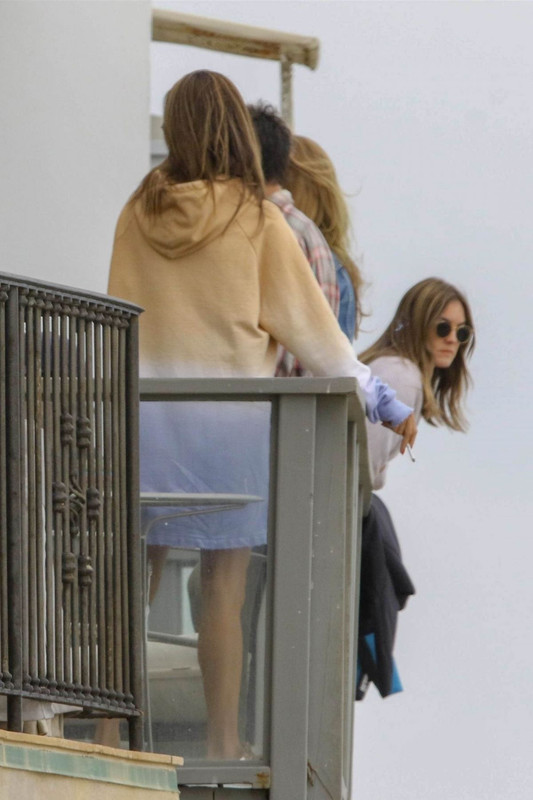 alessandra-ambrosio-at-a-friend-s-party-in-los-angeles-06-16-201