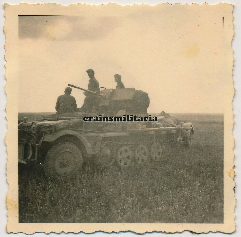 Orig. Foto SdKfz Halbkette mit Flak Geschütz in Russland