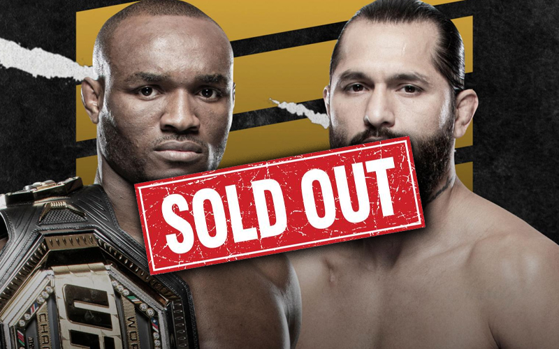 Феновете не се плашат от COVID и изкупиха билетите за UFC 261