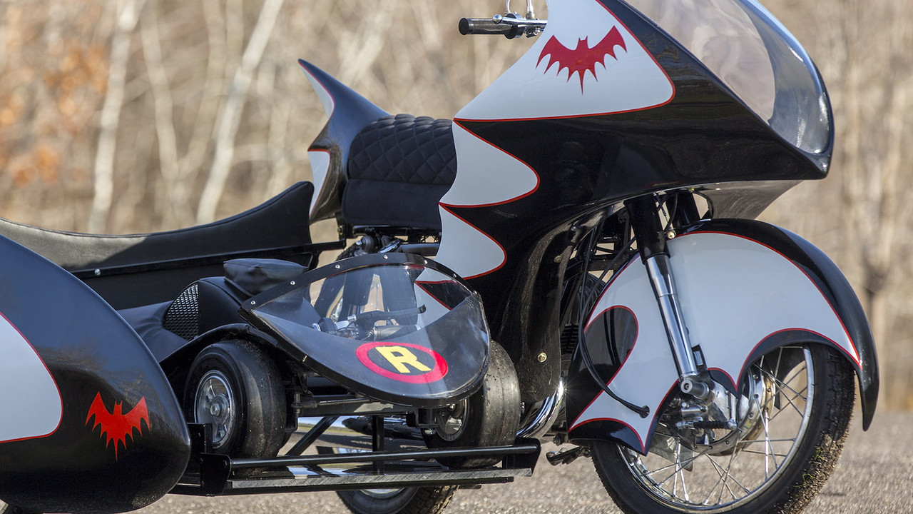 Копию BatCycle 1960-х выставили на аукцион