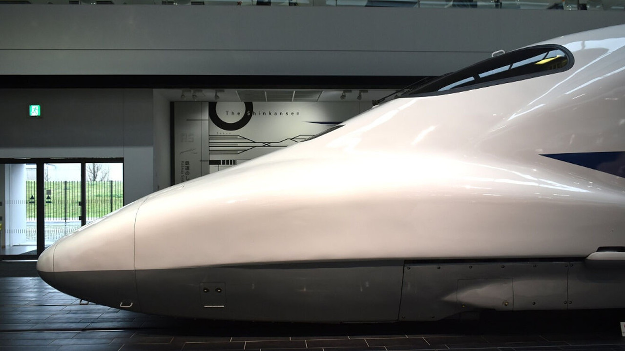 Nuevo tren chino levita sobre pista magnética y no consume energía