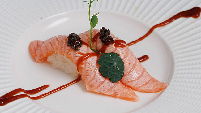 207. Nigiri salmon flame tartufo - 2 pezzi