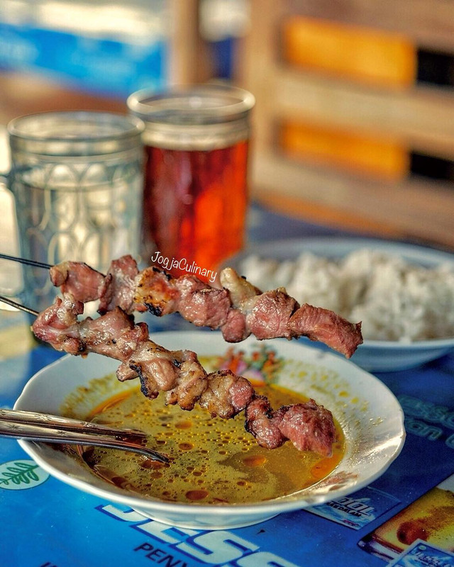 Satu porsi Sate Klathak terdiri dari dua tusuk sate