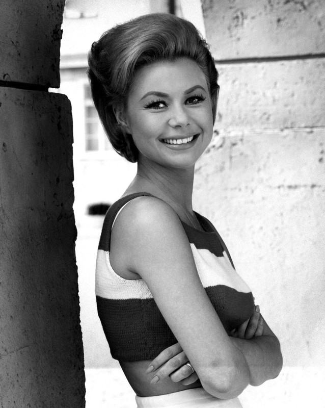 Mitzi_Gaynor_c66