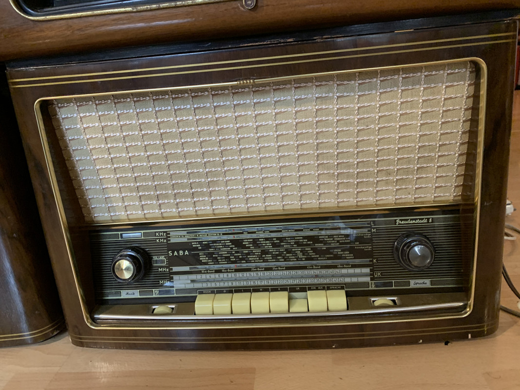 EE12B6D6-4D97-4AAB-A9FC-28CF2720C733