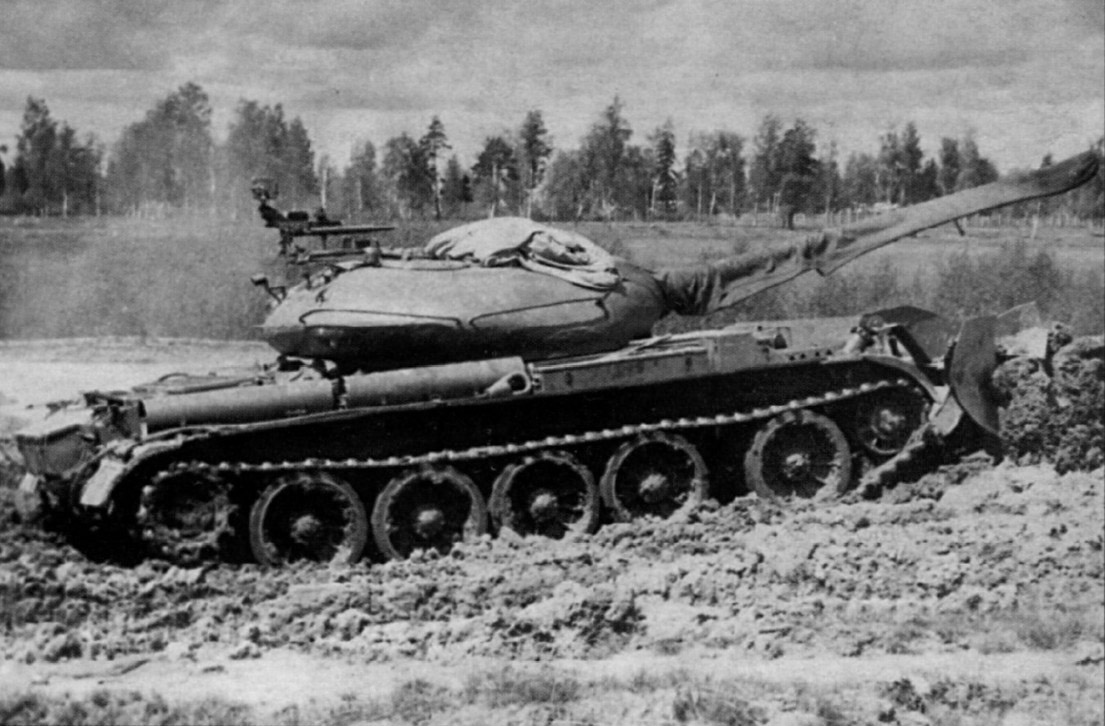 танк т72. значок 1 б класс. первый б т. т-72б основной боевой танк. танк т-72 урал.