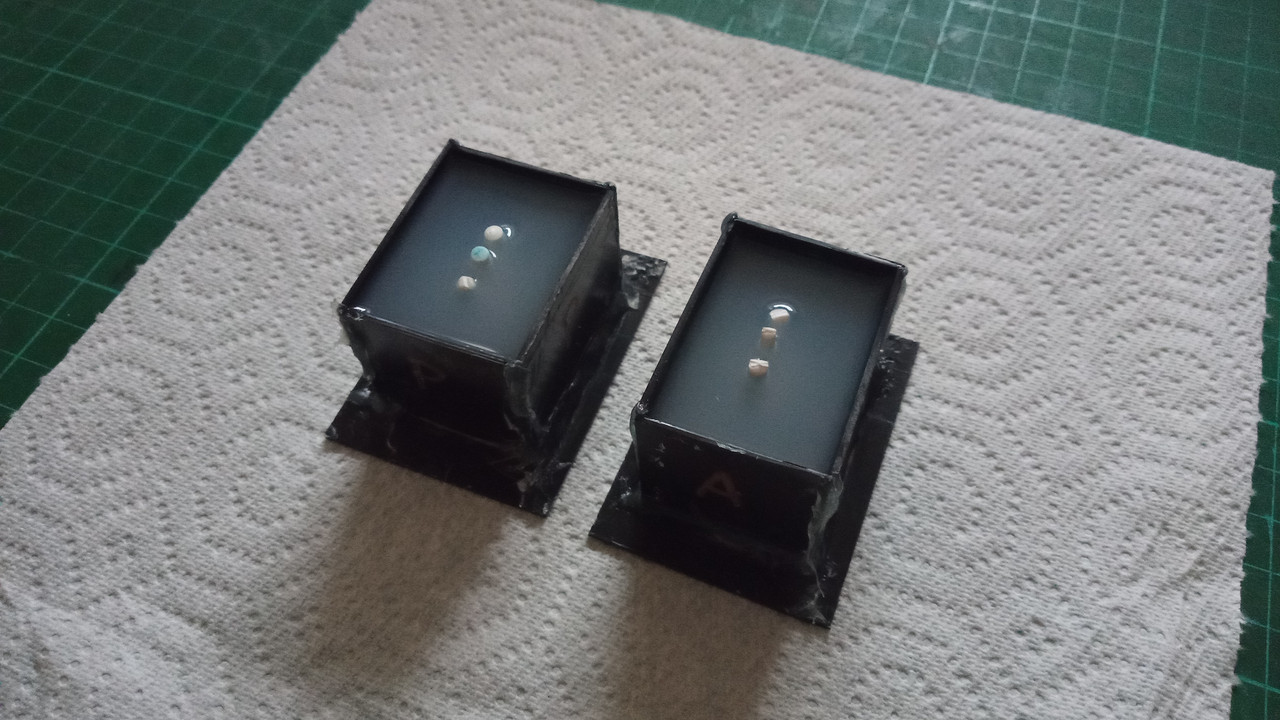 Button 4 second mold side