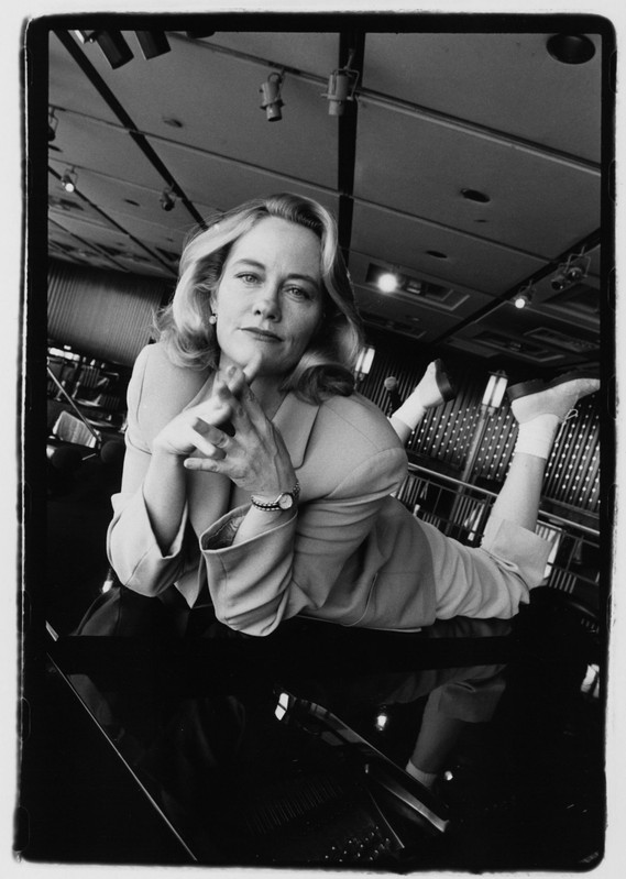 Cybill Shepherd c83