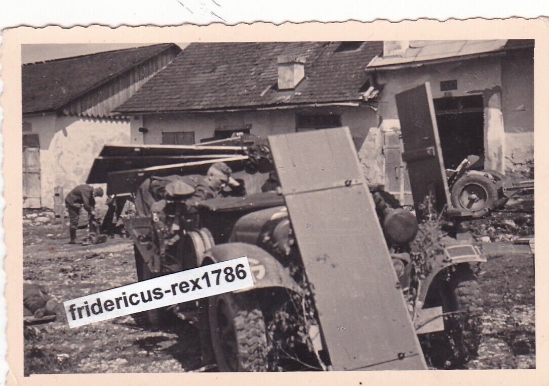 Foto 5. Panzer Div. Viking Wikinger Ostfront PKW Kübelwagen mit Kennung