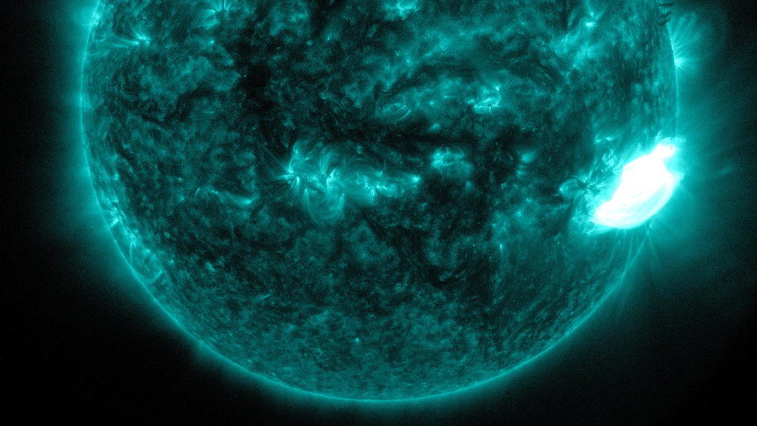 Registrano un potente bagliore sparato dal Sole (VIDEO)