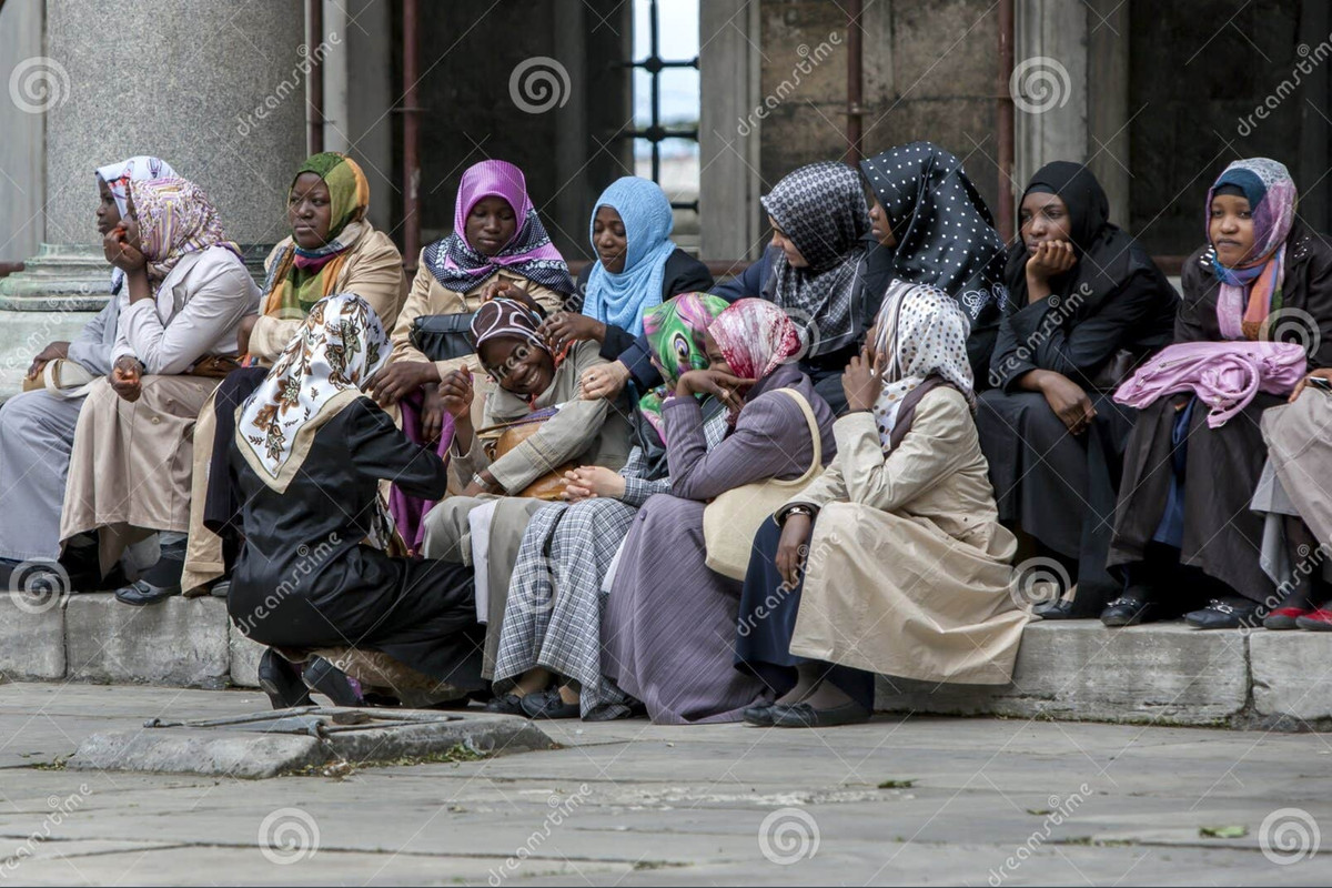 C:\Users\lenovo\Pictures\Saved Pictures\muslim woman\Screenshot_29-10-2025_83829_it.dreamstime.com.jpeg