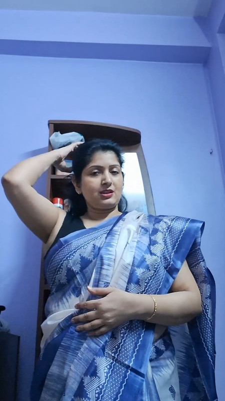 Bengali Fleshy aunty sexy armpits wide belly and deep navel show in blue saree.mp4_snapshot_00.12.02