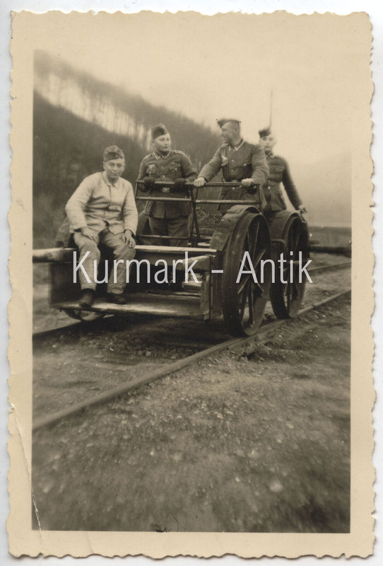 Foto Wehrmacht Frankreich Front Eisenbahn Geschütz Draisine Wagen