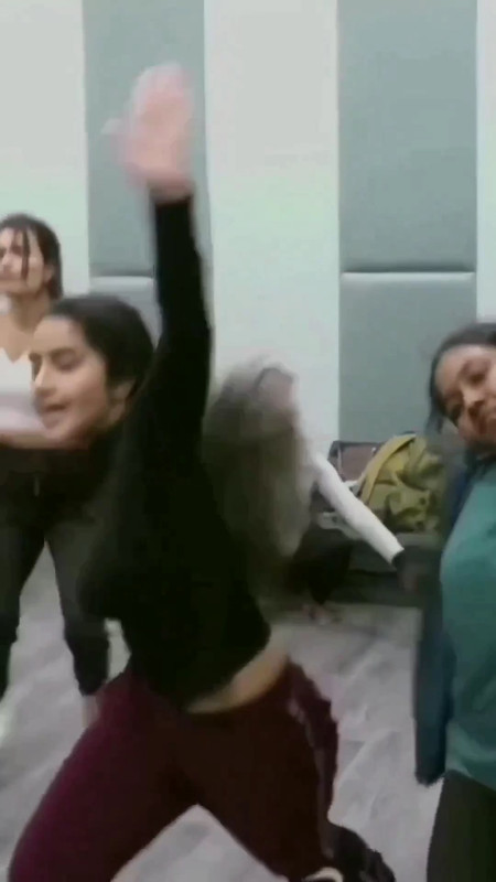 Anupama Parameswaran Hot and Bold Open Navel Show.mp4_snapshot_00.07.894