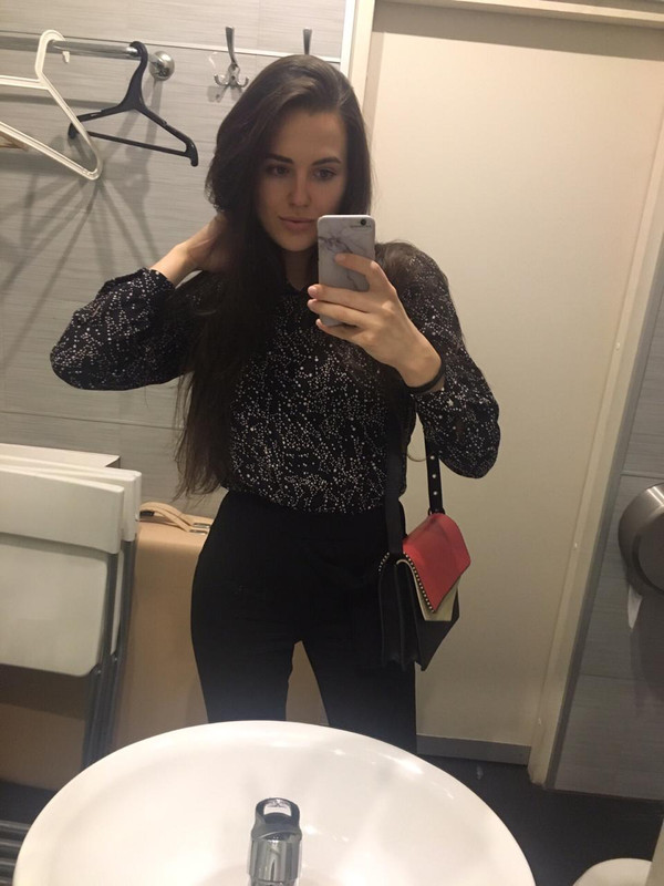 FE41CBF9-D9C0-478F-96D5-57F12B1F4A4D