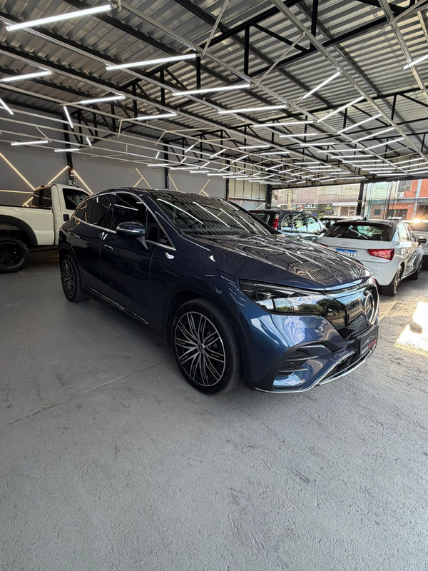 Mercedes-Benz EQE 300 SUV Elétrico