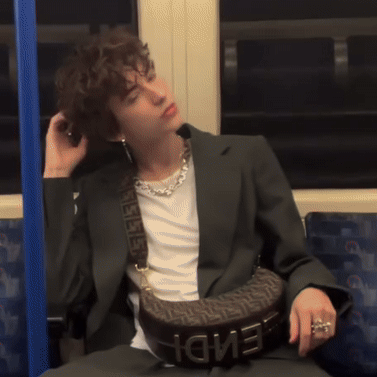 Snapinsta-app-video-DB46-AF02-FA6-A6-E9-C0-BB71802-A1-DCE799-video-dashinit-ezgif-com-crop.gif
