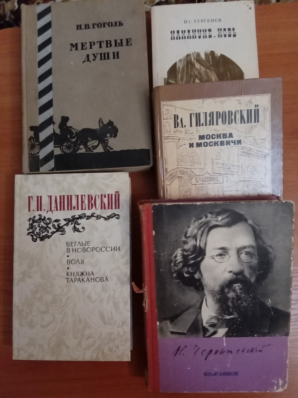 Книга отдать должное. Библиотечные уроки в библиотеке сценарии. Полка для обмена книгами. Документальные материалы. Книга отдать должное.