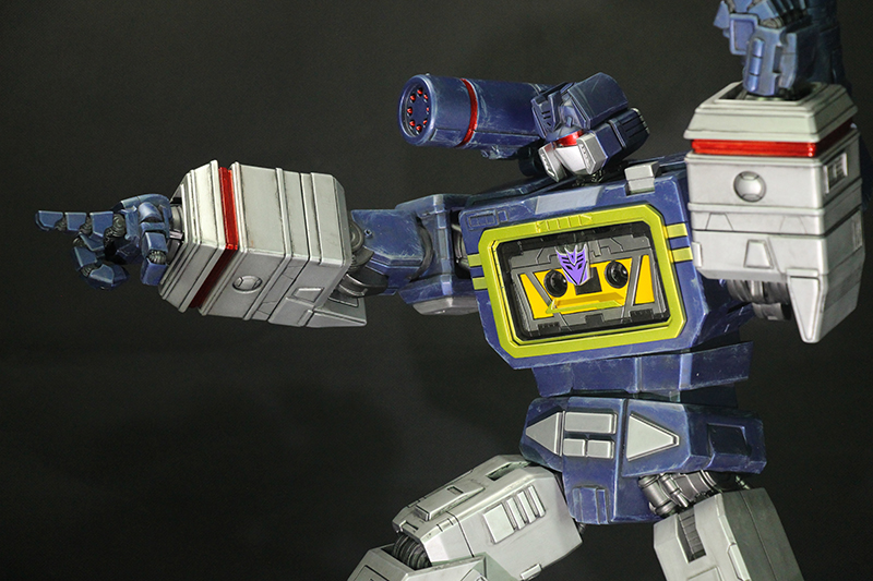 Imaginarium-Arts-Soundwave-Statue-Colored-08