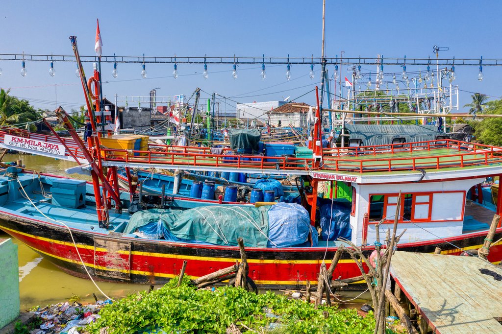 multimorredfishingboats.jpg