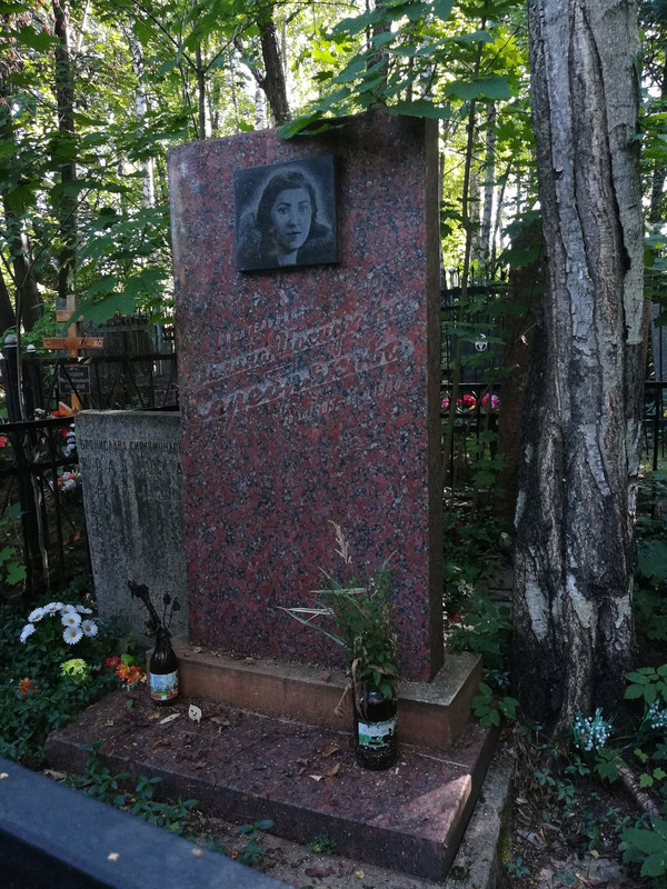 grave-serebryakova-g-i