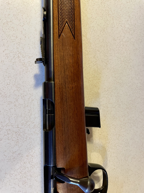 EE31884B-278B-477E-8C8B-20F100C80036