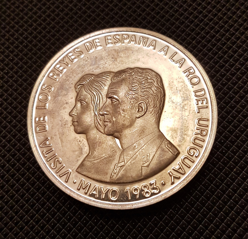 Uruguay •1983• 2000 Nuevos Pesos - Visita Reyes de España •Ensayo en plata Piedfort• 20210907-201423