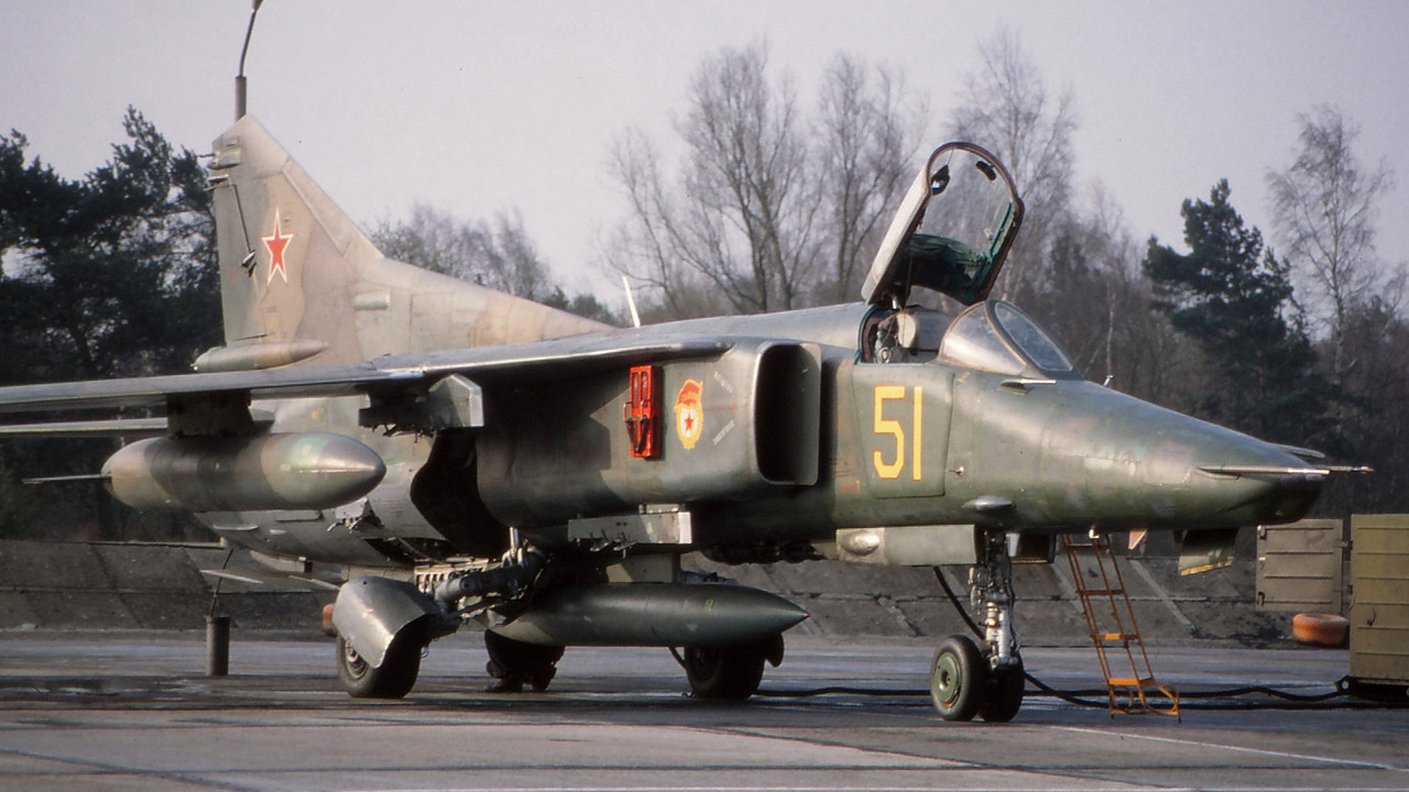 19 GvAPIB MiG-27D Yellow 51 61912561302