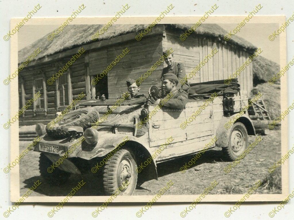 Foto, Soldaten mit PKW, VW Typ 82 Kübelwagen, Russland