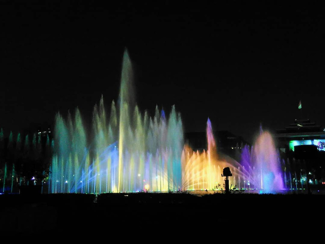 Air Mancur Menari di Monas