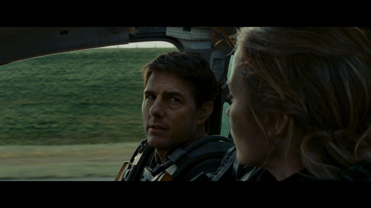Edge of Tomorrow.mkv_snapshot_01.02.32_[2022.07.20_22.00.24]