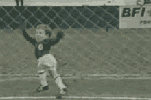 https://i.postimg.cc/tCxYsYgf/goalkeeper-toddler-1.gif