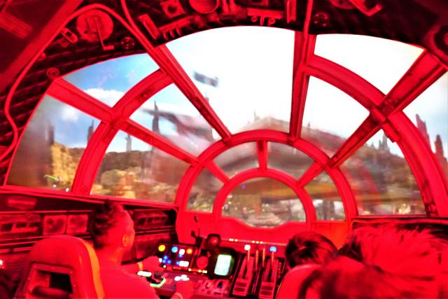 DISNEYLAND ~ STAR WARS: GALAXY'S EDGE, LA GUIA - Blogs de USA - PILOTAMOS EL HALCÓN MILENARIO: Cumpliendo más sueños de infancia (75)