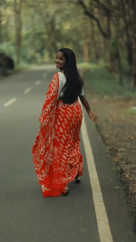 Dusky Malayali Chbby Girl Big Round Deep navel in Orange Saree.mp4_snapshot_00.12.729