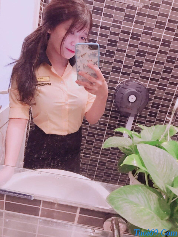 tuoi69com-anh-nong-em-nhan-vien-tgdd-show-hang-kich-cau-mua-covid- (1)