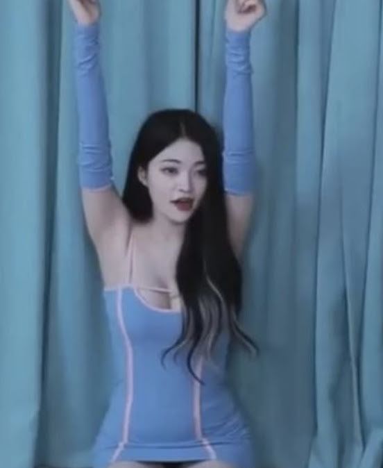 Penampilan Somyi saat lakukan streamer dewasa.