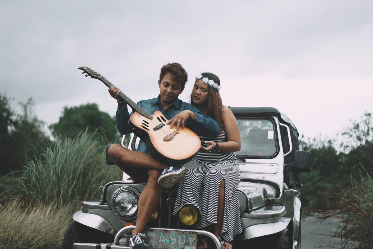 people-on-jeep.jpg