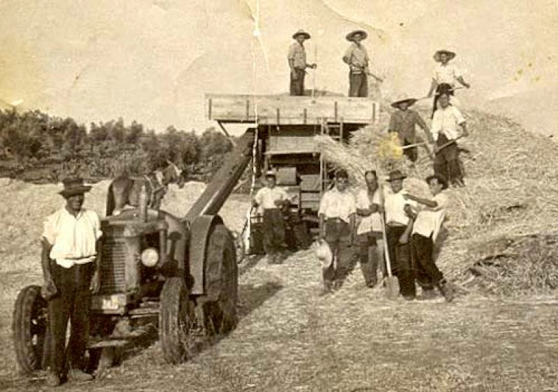 Fotos antiguas  de segadoras Maquina-Trilladora-marca-YSSA-pitillas-1939