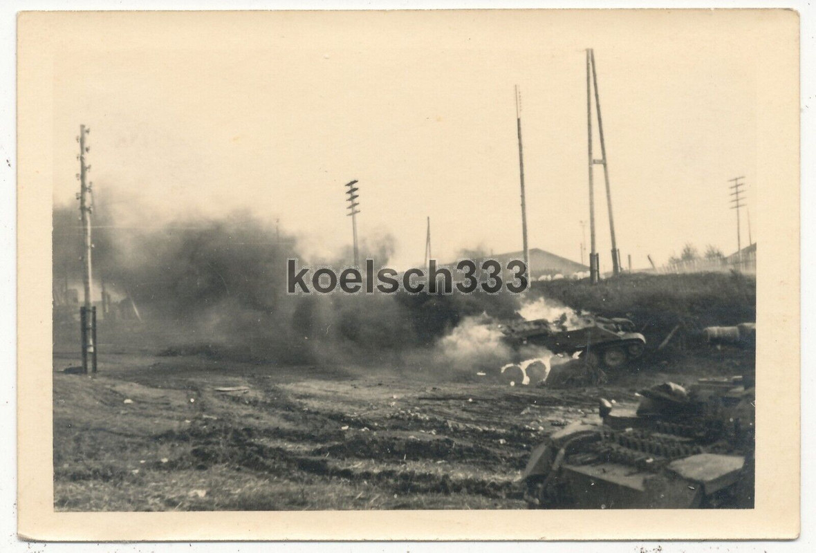Foto abgeschossener russischer T-34 Panzer brennt aus ! Kampfgebiet Ostfront ! (3)