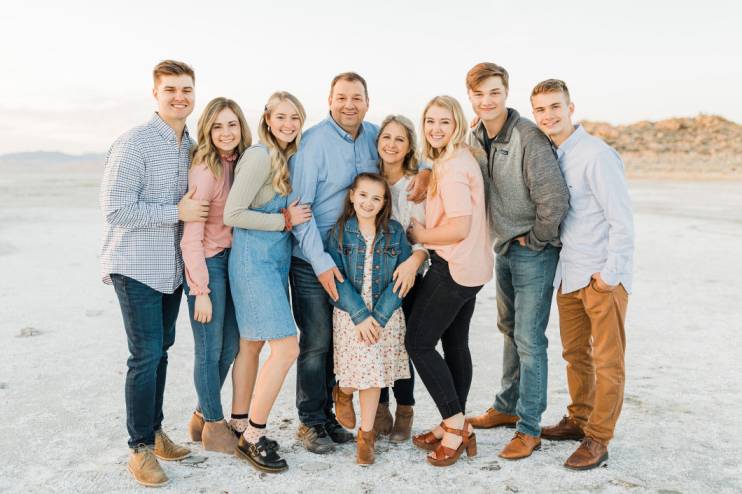 9 Family Picture Outfit Ideas for Every Season