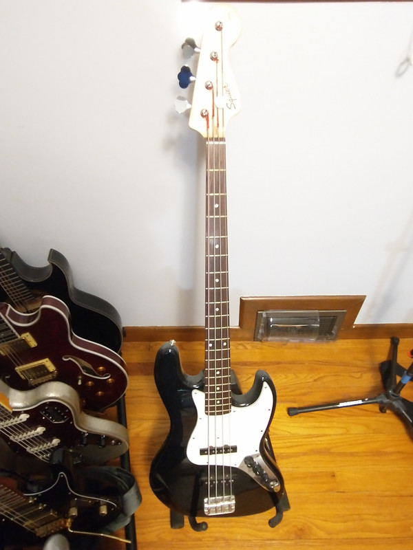 Squier-J-Bass.jpg