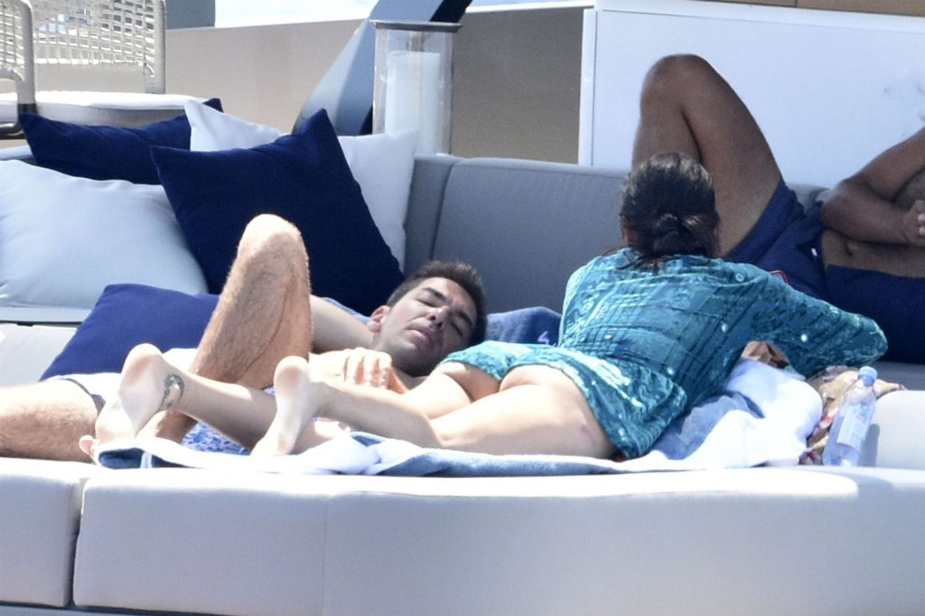 Adriana-Lima-Sexy-The-Fappening-Blog-com-39-1024x