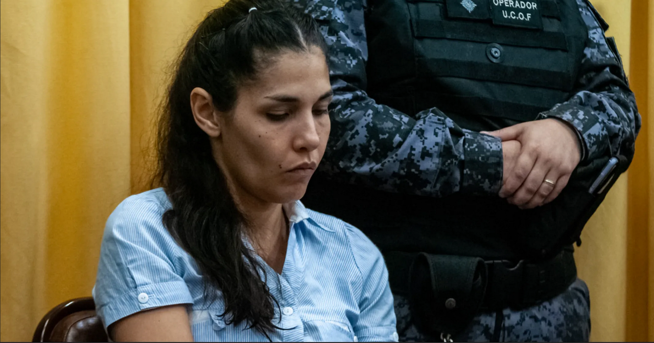 Quiso matar de 5 puñaladas a su beba recién nacida, la abandona embolsada