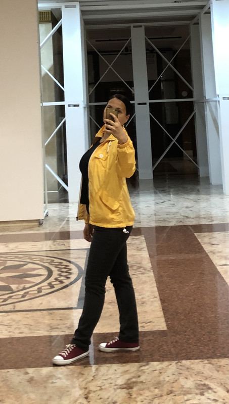 я в желтой куртке