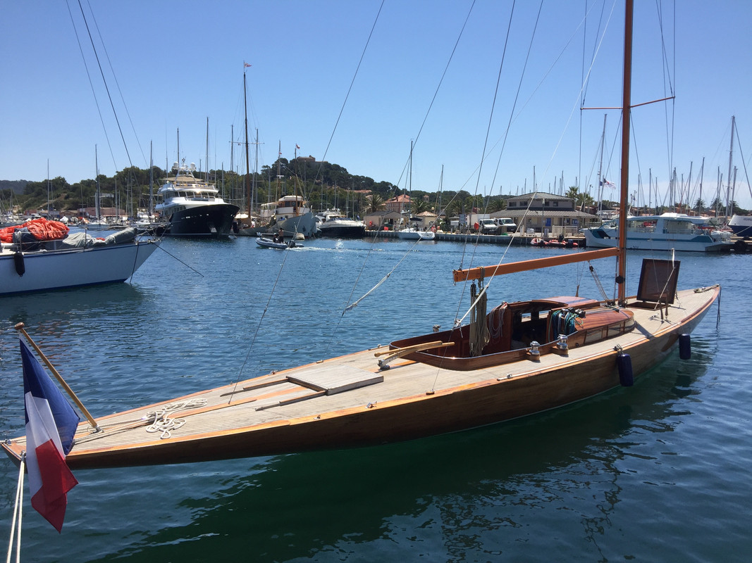 8BCAFCE4-C107-4ECE-A82D-068492401FDC