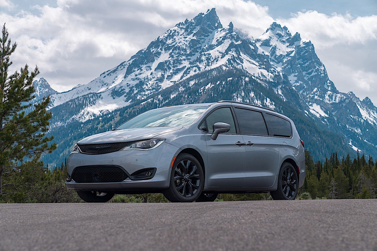 2020 Chrysler Pacifica Red S Edition (6)