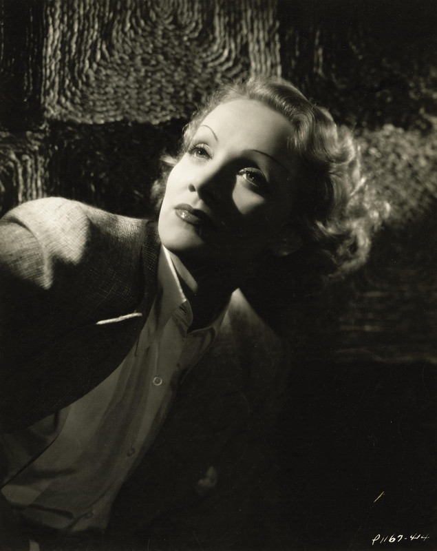 Marlene_Dietrich_b15