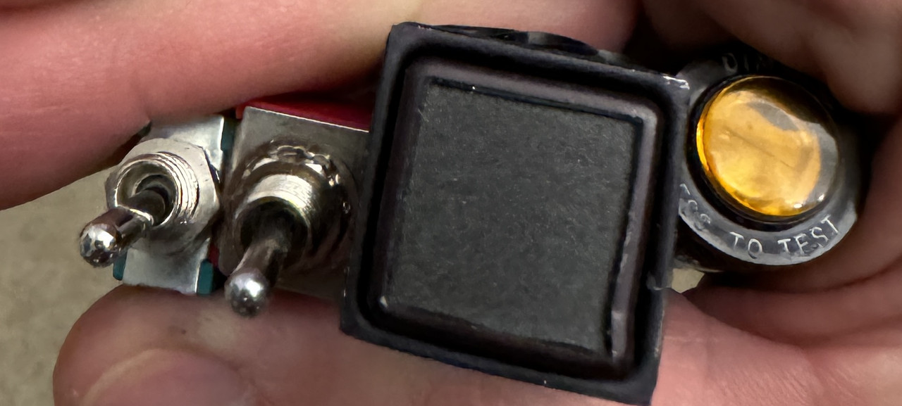 EA100 PFD-MFD selector, annunciator, dimming switch, AHRS FAIL lamp, view 2